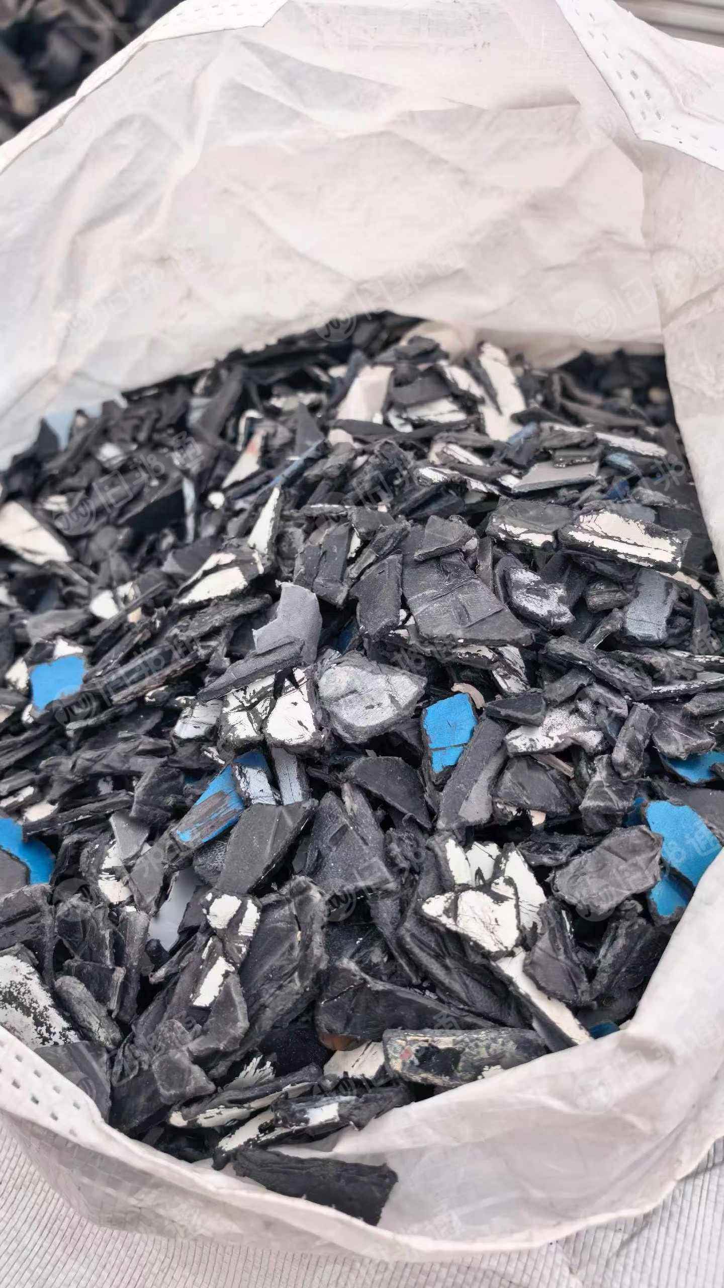 长期出售pp保险杠破碎料，没褪漆，现货七八吨