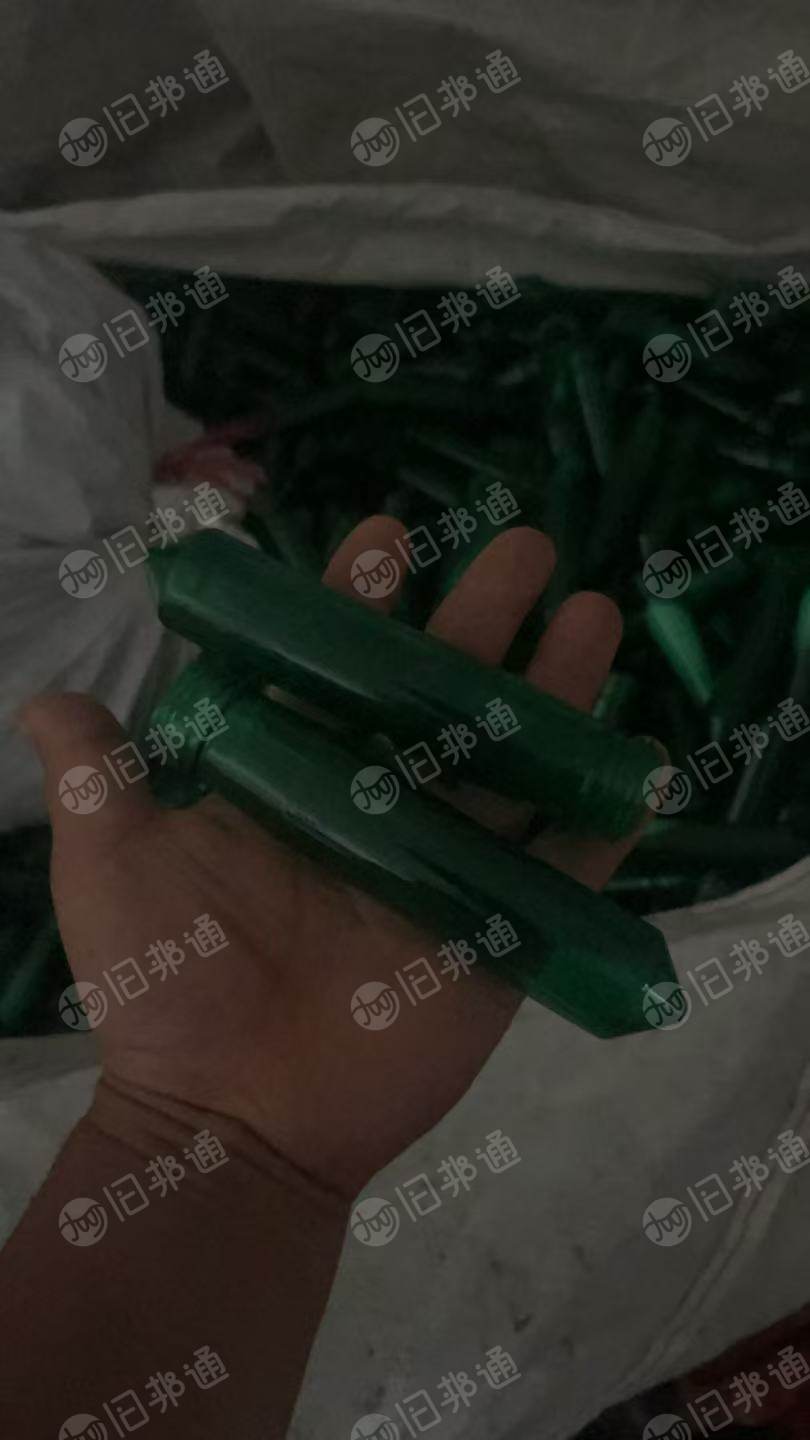 出售PET瓶胚毛料，透明蓝色绿色都有，现货够车