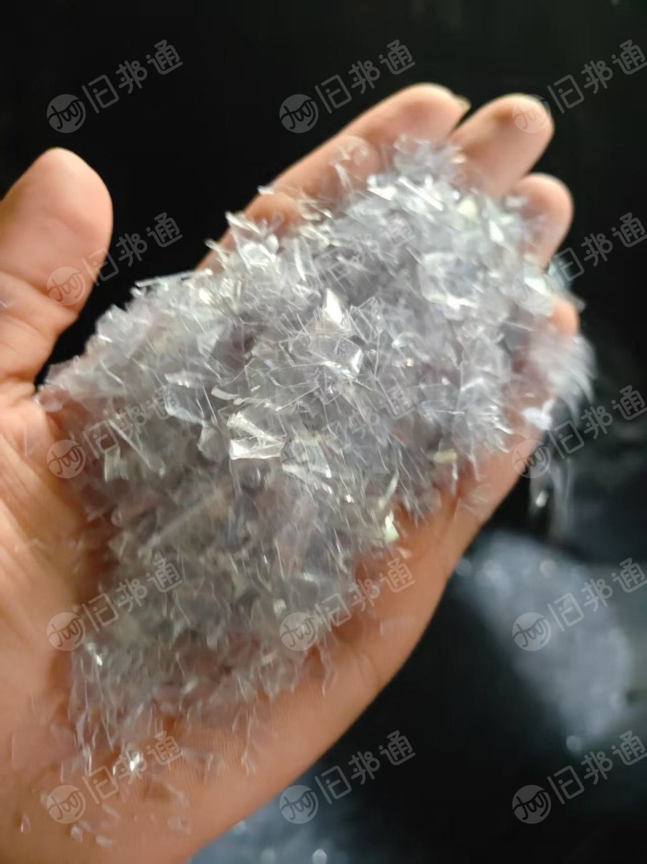 出售B级PET吸塑片破碎料，每个月三四十吨