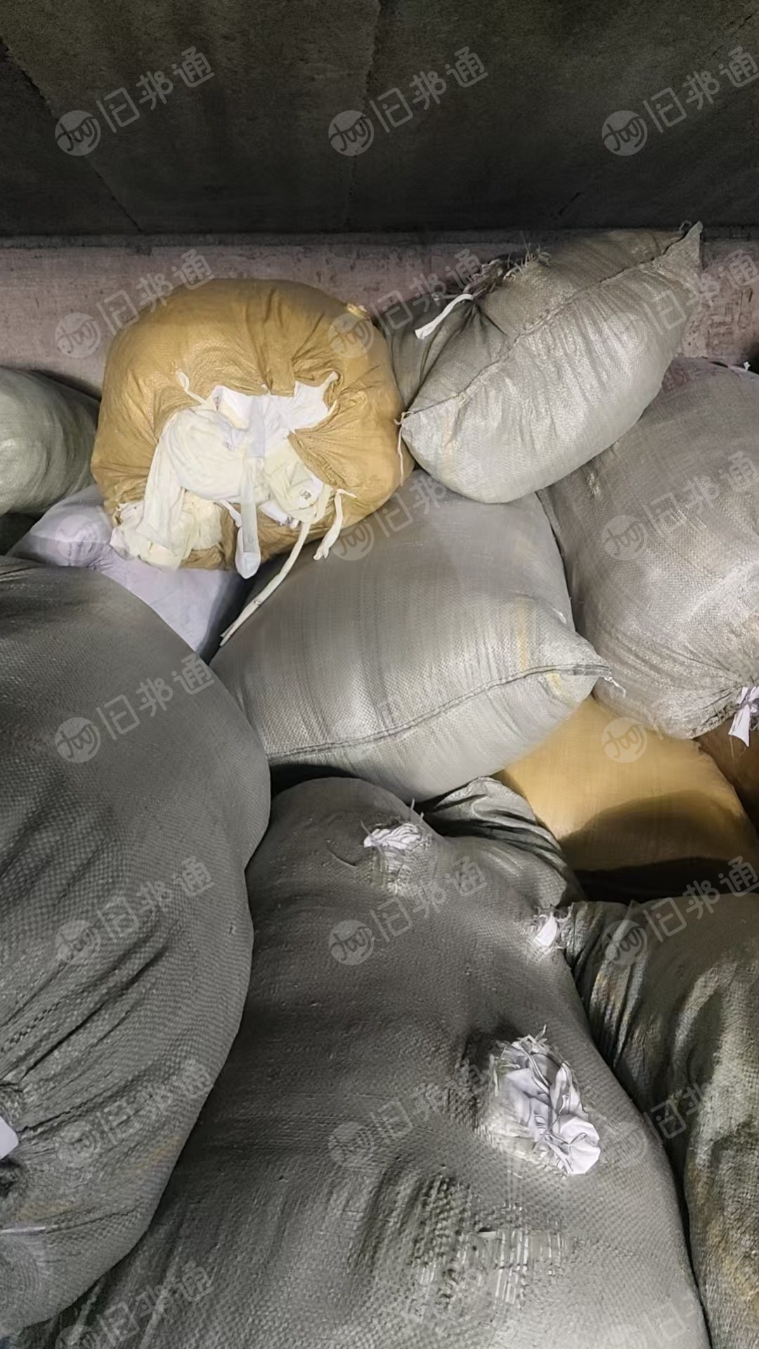 长期出售纯棉针织废布，纯棉开花料，不带氨纶的，现货8吨左右，货在湖南益阳