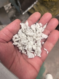 长期出售白色涤纶布泡，涤纶泡料，月供200吨，厂在河北保定