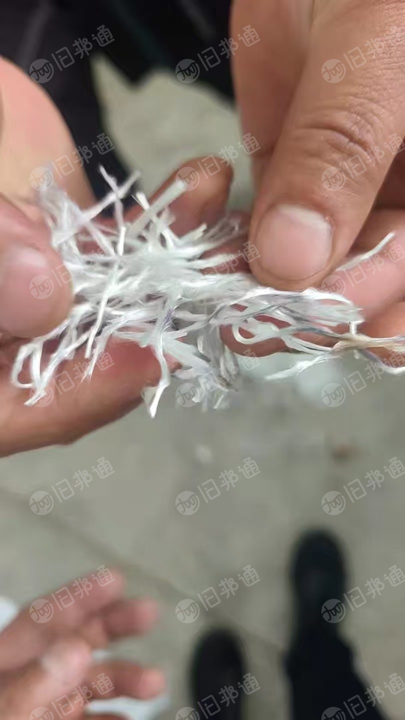 出售无碱淀粉型玻璃纤维废丝，7-9微米，加捻的，现货有9.6米一车，货在山东泰安