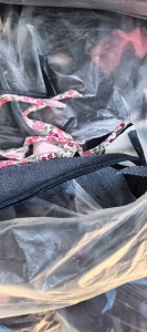 长期出售服装厂下来的涤纶废布，涤棉废布，纯棉废布，牛仔废布，都有分拣开，每天出十吨左右
