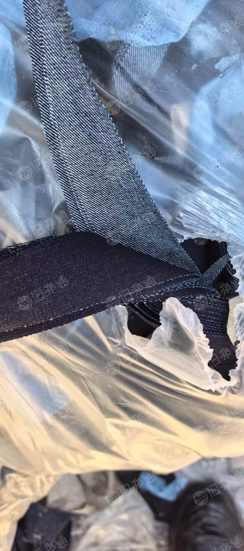 长期出售服装厂下来的涤纶废布,涤棉废布,纯棉废布,牛仔废布,都有分拣开,每天出十吨左右