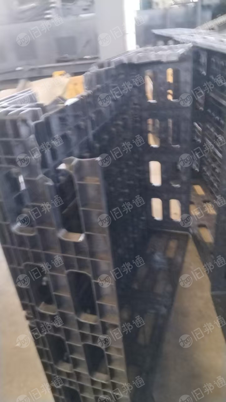 长期出售电池周转筐废料，PC加纤的，现货十多吨，每月十多吨