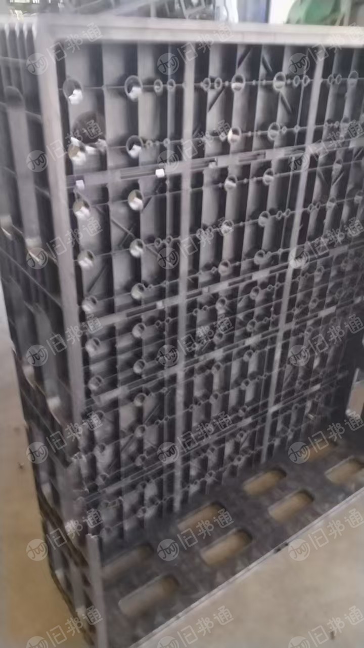 长期出售电池周转筐废料，PC加纤的，现货十多吨，每月十多吨