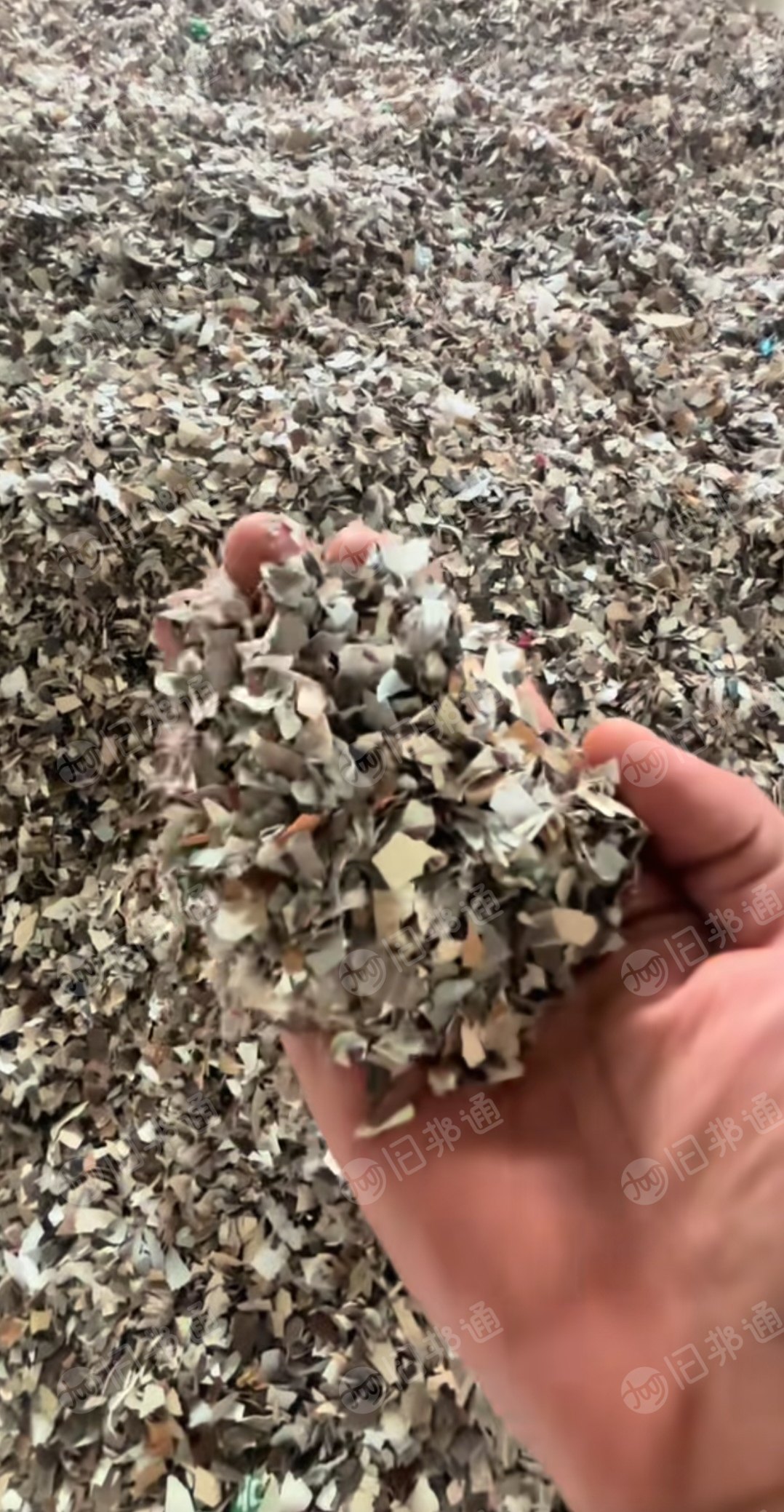 长期出售中性PVC墙纸破碎料，现货6米8一车
