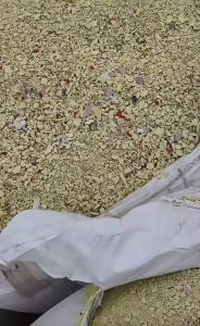 常年出售PVC扣板破碎料，PVC红蓝管破碎料，PVC墙板破碎料，PVC大小破碎料