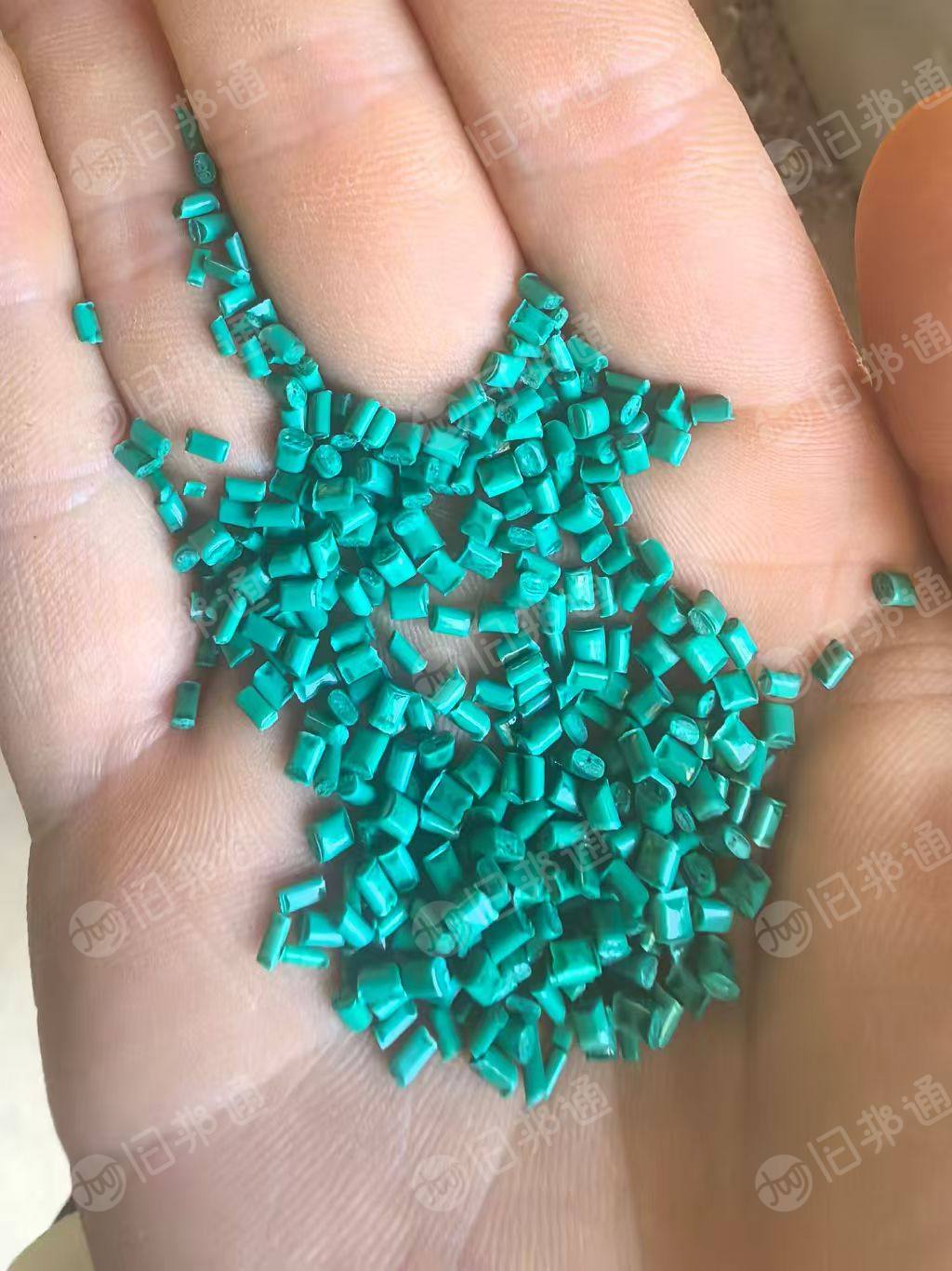 长期出售各种PC颗粒，一级白透，黄透特级，高黑亮PC颗粒，瓷白PC颗粒