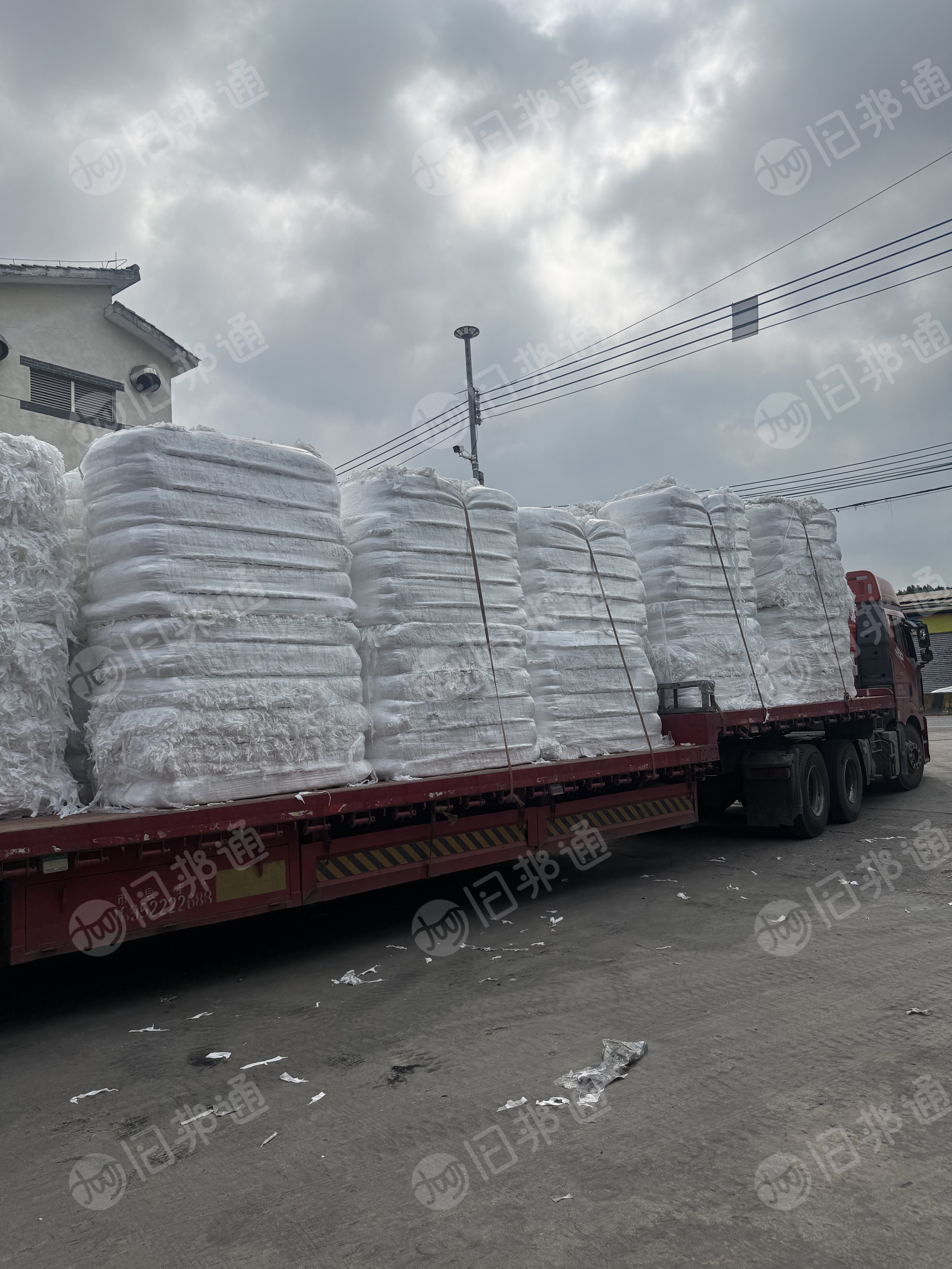 长期出售卫生巾下脚料，pe复合热风棉无纺布，现货四五十吨