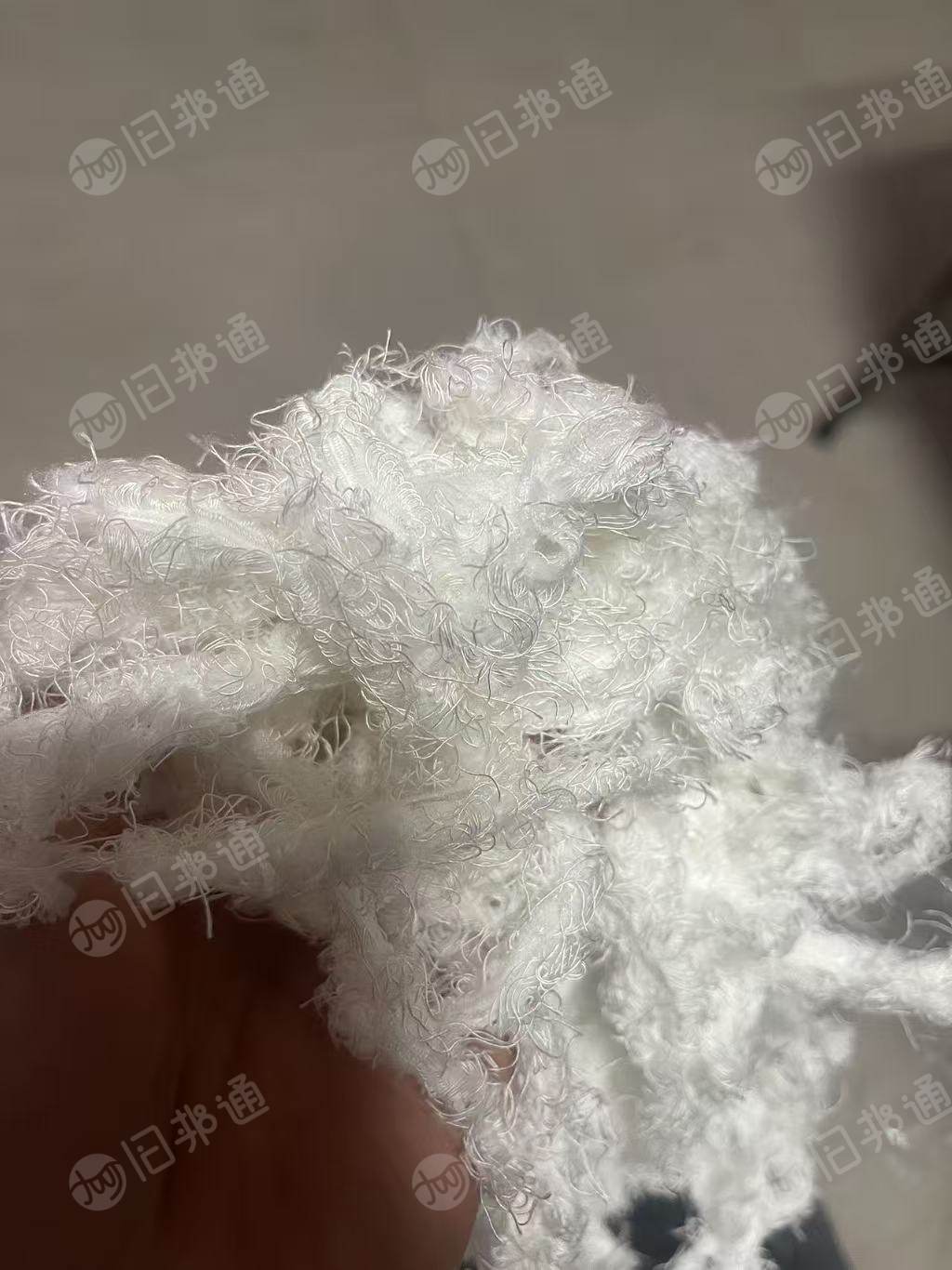 长期出售纺织厂下来的人造棉下脚料，人造棉开花料，经线是涤纶跟氨纶的，月供三十吨，货在浙江嘉兴