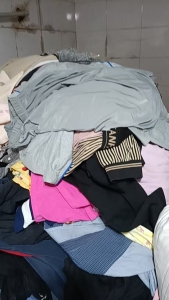 长期出售旧衣服夏装，冬装，鞋子，包包，羽绒服，月供十几吨，在江苏苏州