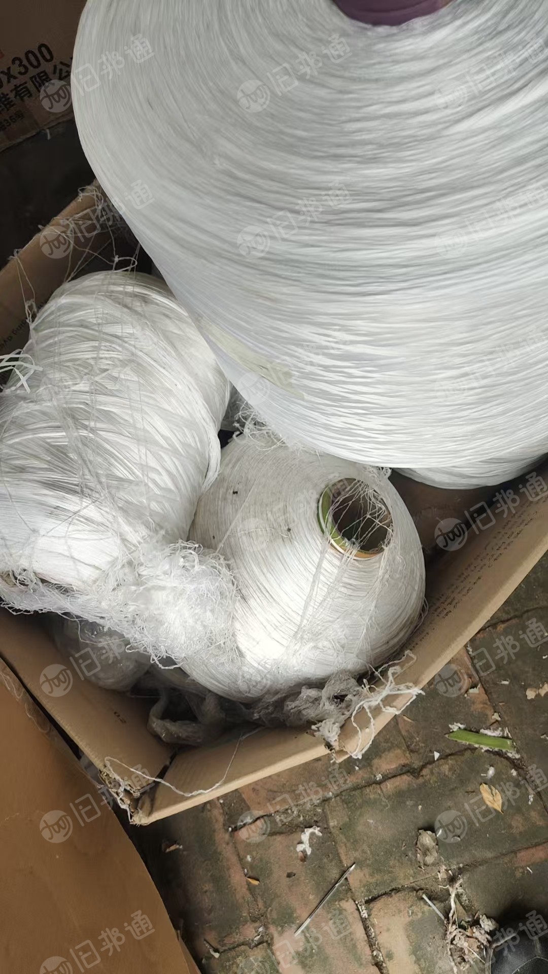 出售白色涤纶废丝，涤纶干丝，可以开花用，现货有10吨左右，货在河北保定