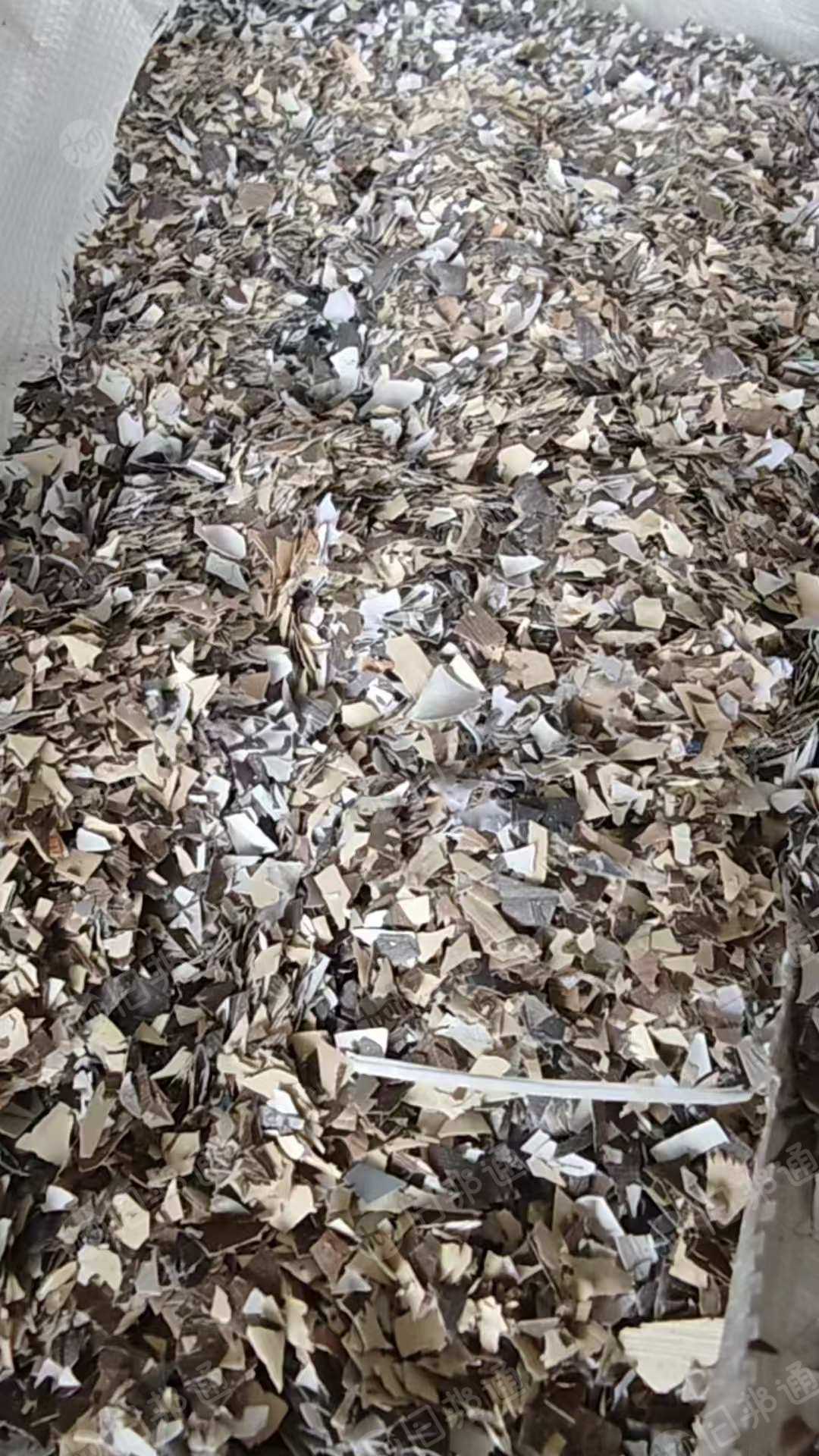 长期出售中性pvc杂色墙纸壁纸破碎料,磨粉专用,月供200吨
