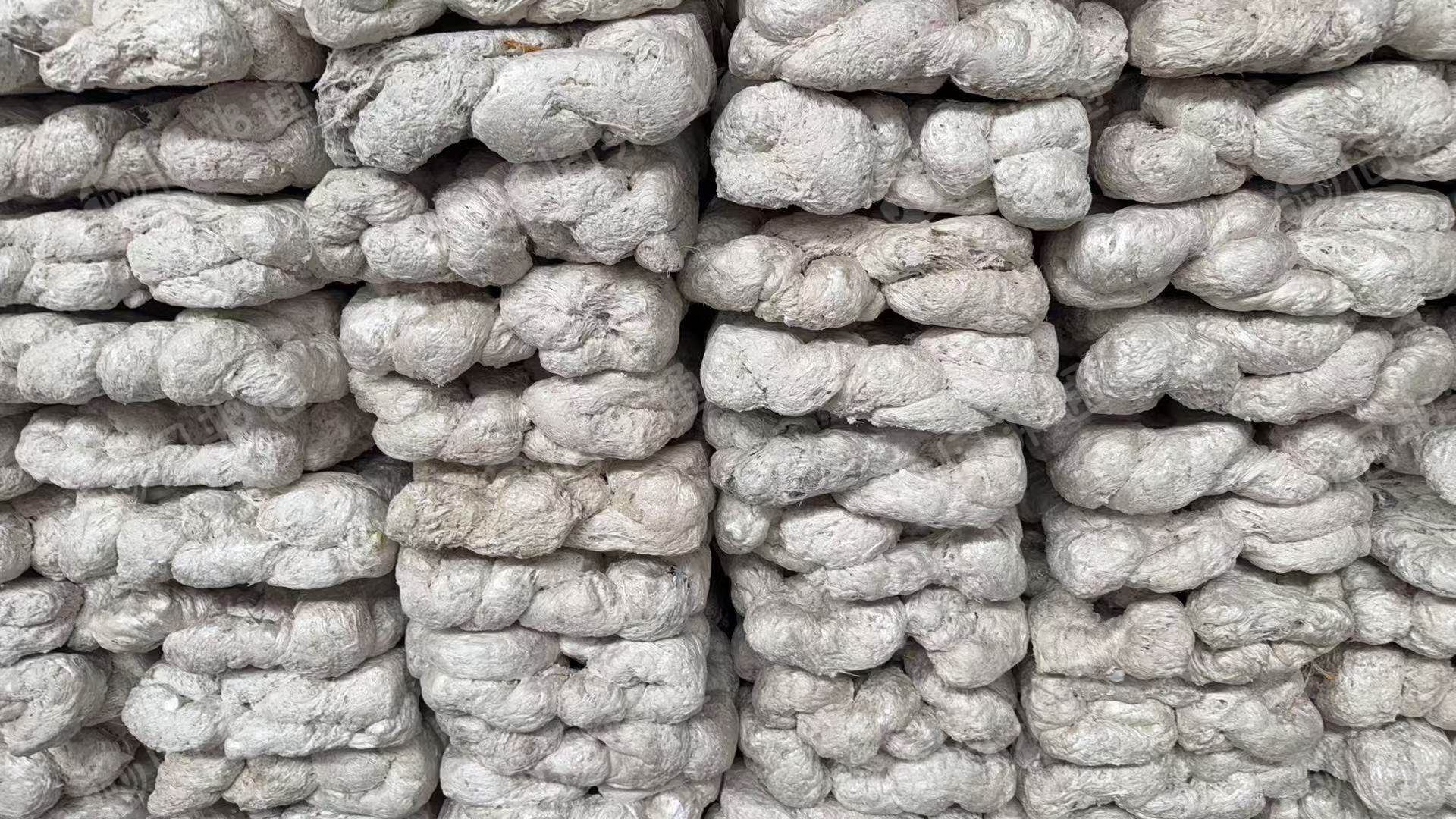 长期出售EPS热熔块，品质优，中白料，无石墨无杂，可做茶透颗粒，现货7吨多，长期有货
