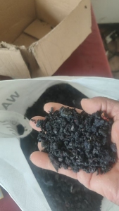 长期出售黑色涤纶泡料，pet泡料，涤纶布泡，现货有35吨左右，在山东菏泽