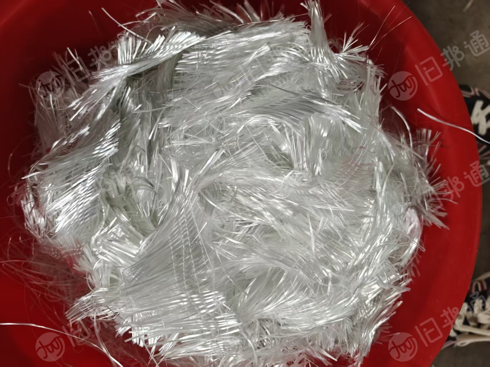 长期出售织布厂下来的玻璃纤维废丝，玻纤废丝，无碱的，在山东枣庄