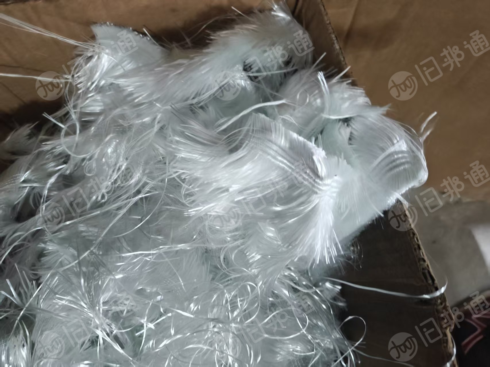 长期出售织布厂下来的玻璃纤维废丝，玻纤废丝，无碱的，在山东枣庄