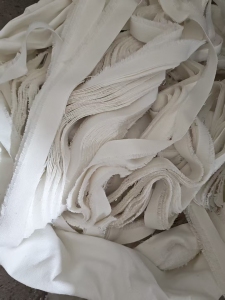 长期出售帆布下脚料，帆布边角料，涤棉废布，现货50多吨，货在河南商丘