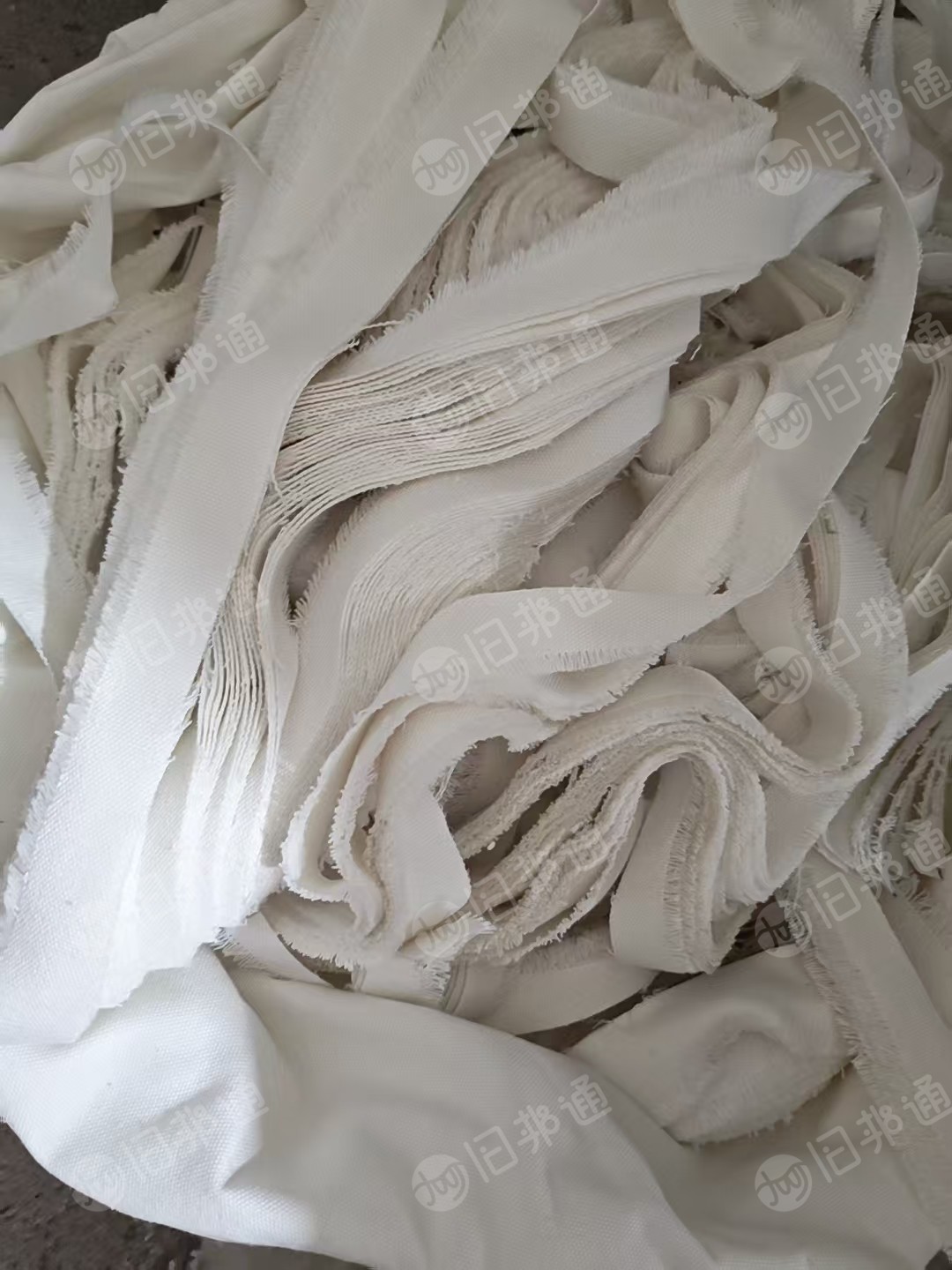 长期出售帆布下脚料，帆布边角料，涤棉废布，现货50多吨，货在河南商丘