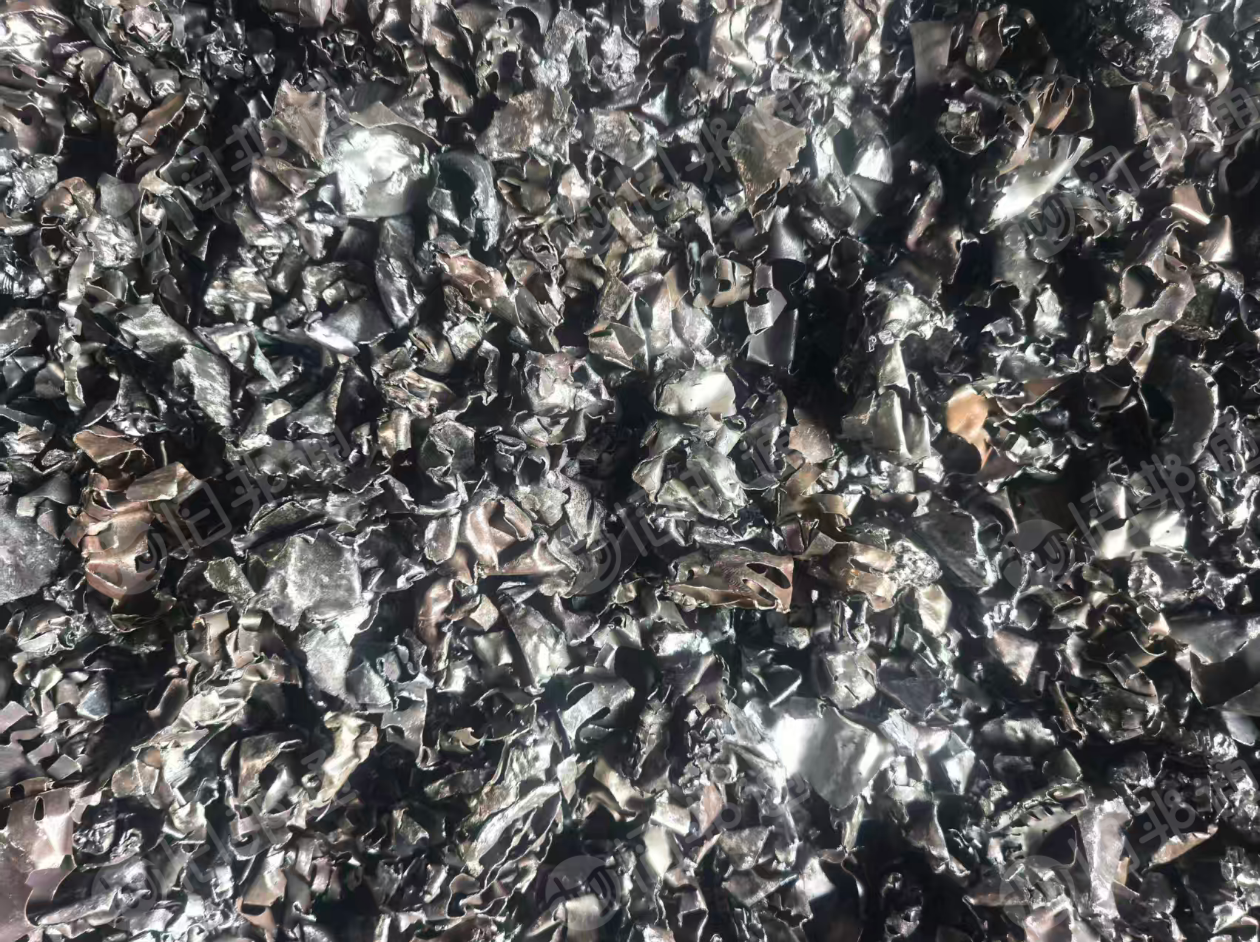 长期出售汽车拆解厂下来的钢屑，铁含量大于97%，粒度10—80mm，普碳钢