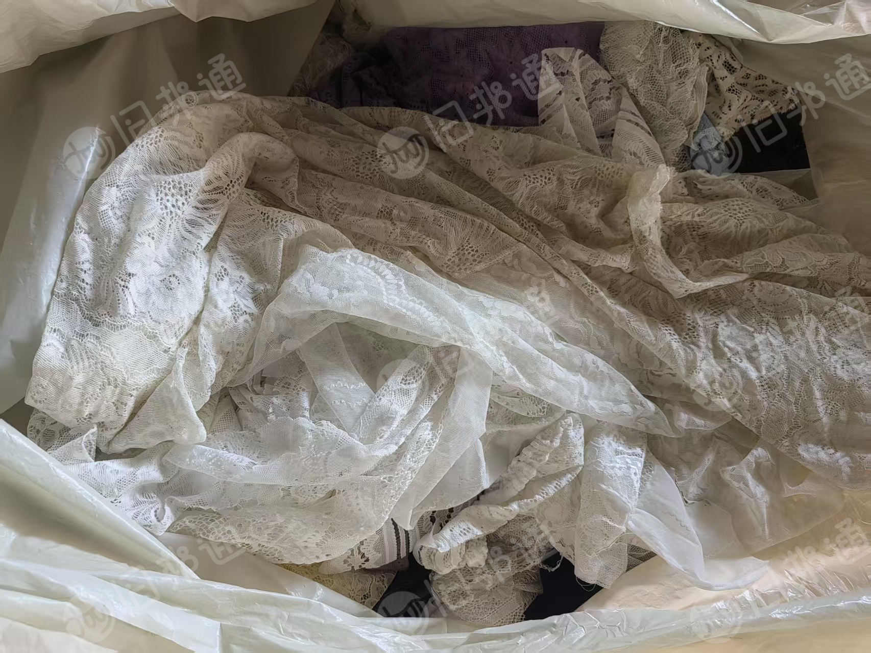 长期出售印染厂下来的锦纶花边边角料，锦氨废布，月供几十吨，在福建福州