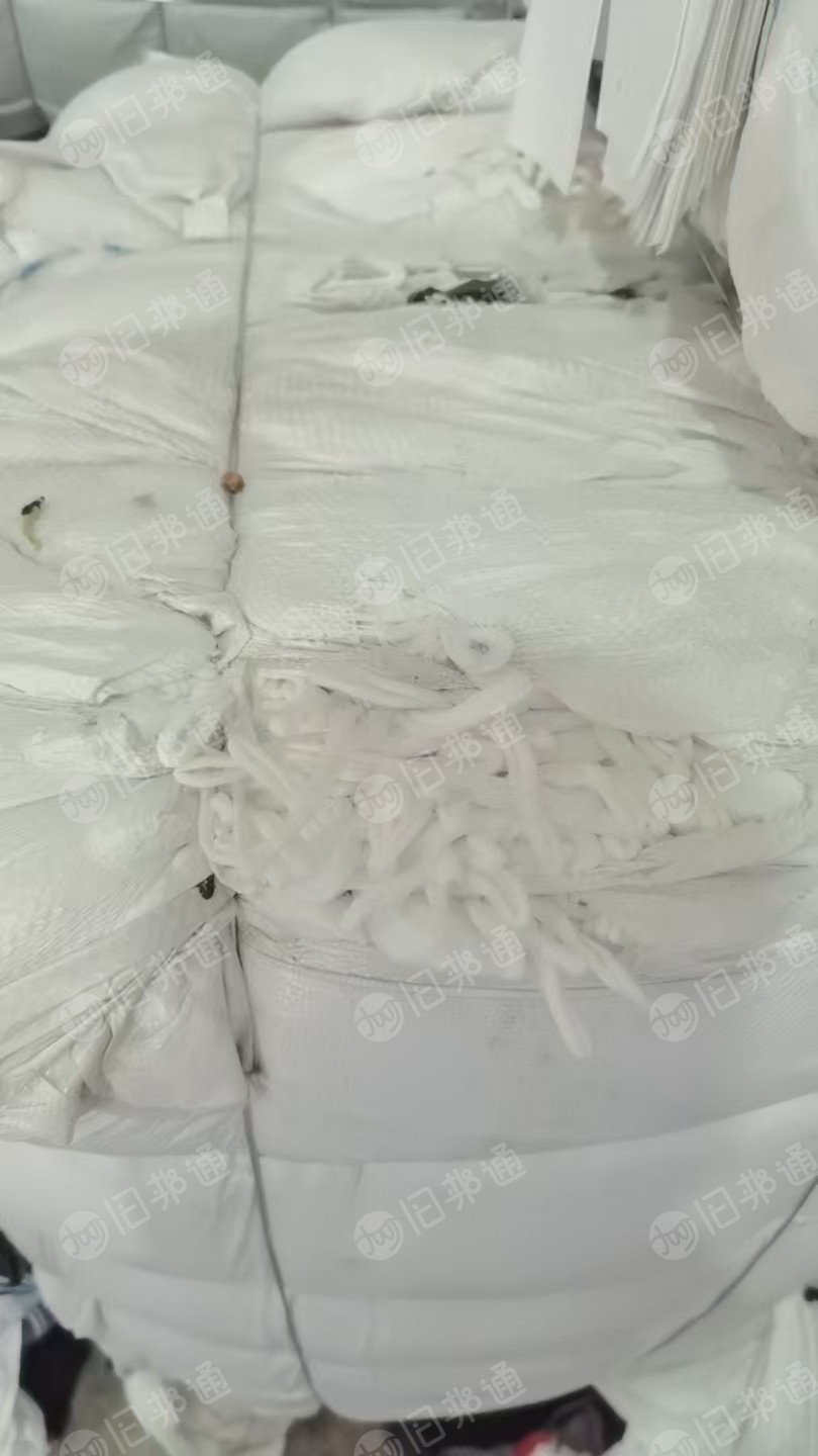 长期大量出售白色废布，有袜子边角料，包芯纱，罗纹废布等，统货出，可以开花用，厂在广东汕头