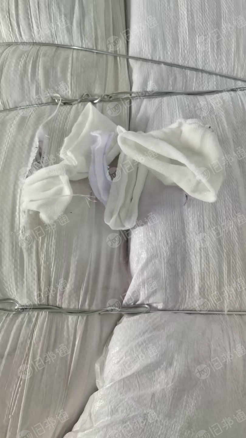 长期大量出售白色废布，有袜子边角料，包芯纱，罗纹废布等，统货出，可以开花用，厂在广东汕头