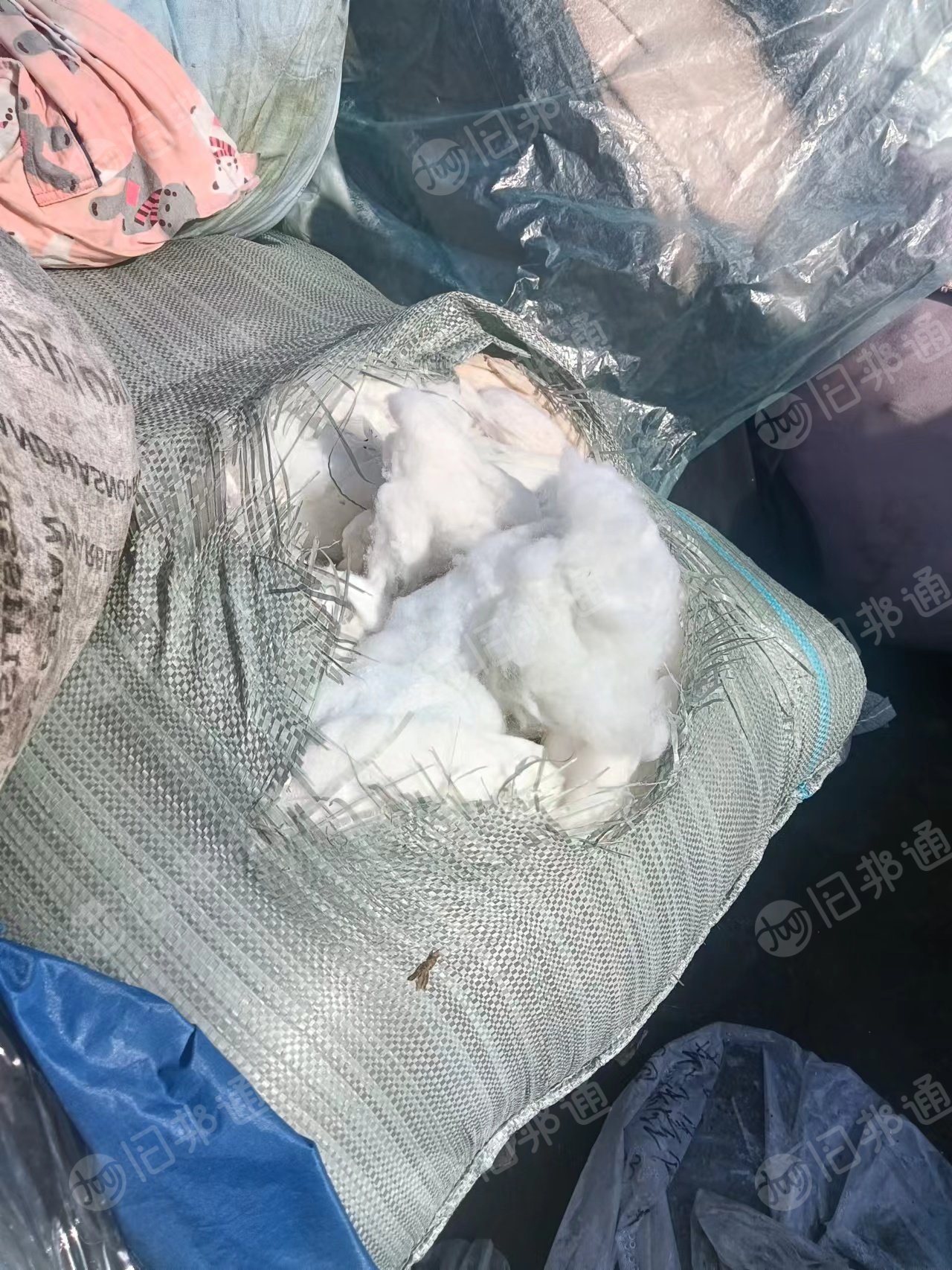 出售旧衣服统货,旧棉被,毛绒玩具等,现货有9.6米一车,货在浙江温州