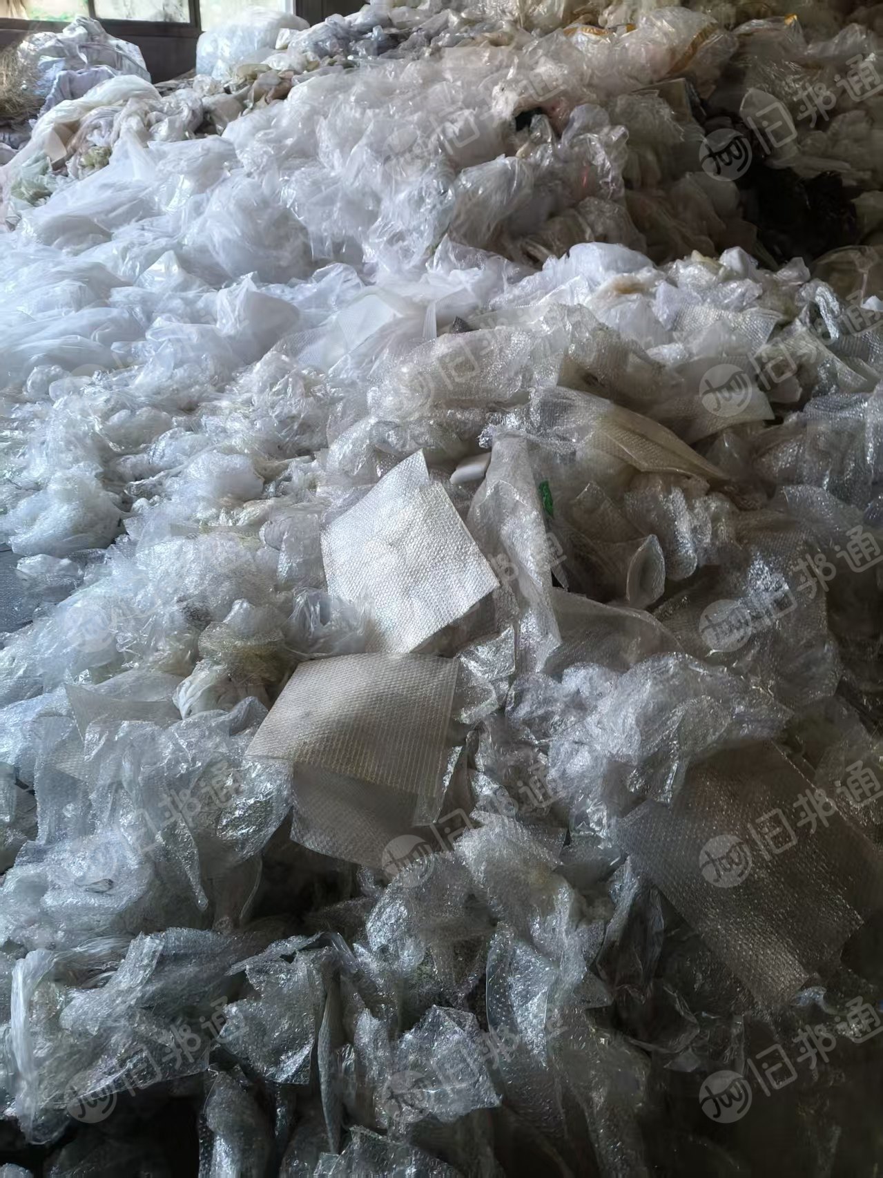 出售水洗PE高低压杂膜废料，现货一挂车