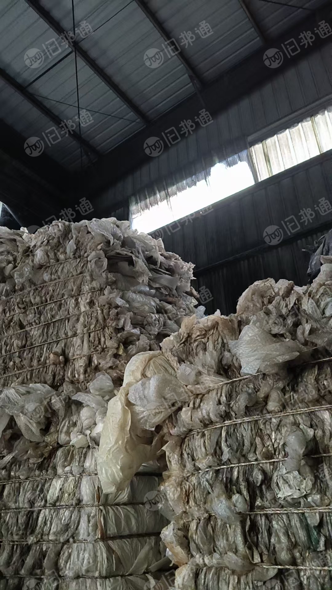 出售水洗PE高低压杂膜废料，现货一挂车