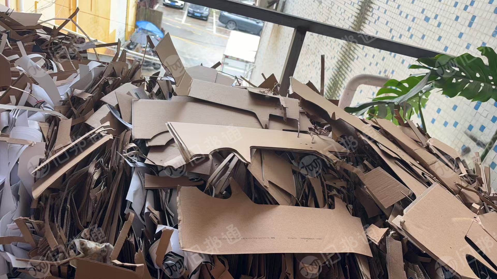 加工厂长期出售牛皮纸/牛卡边角料，带膜和无膜分开打包