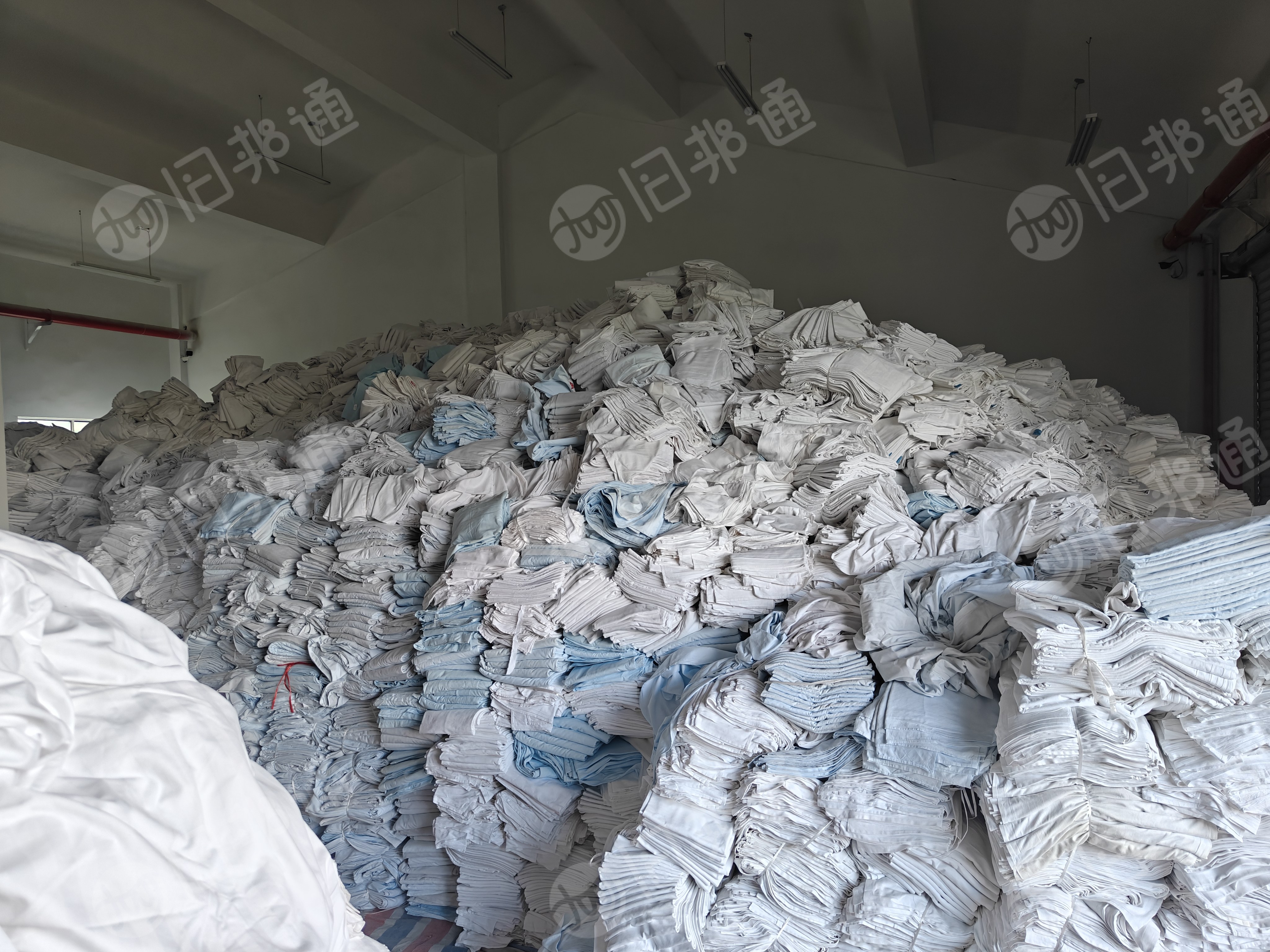 现货处理火车上下来的卧铺三件套,有纯棉床单被套枕套,江西南昌有90吨,福建厦门有30吨,全部处理
