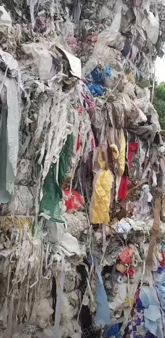 长期出售废纺打包料，黑料，下脚料，燃烧料，废纺占90以上，货在江苏南通