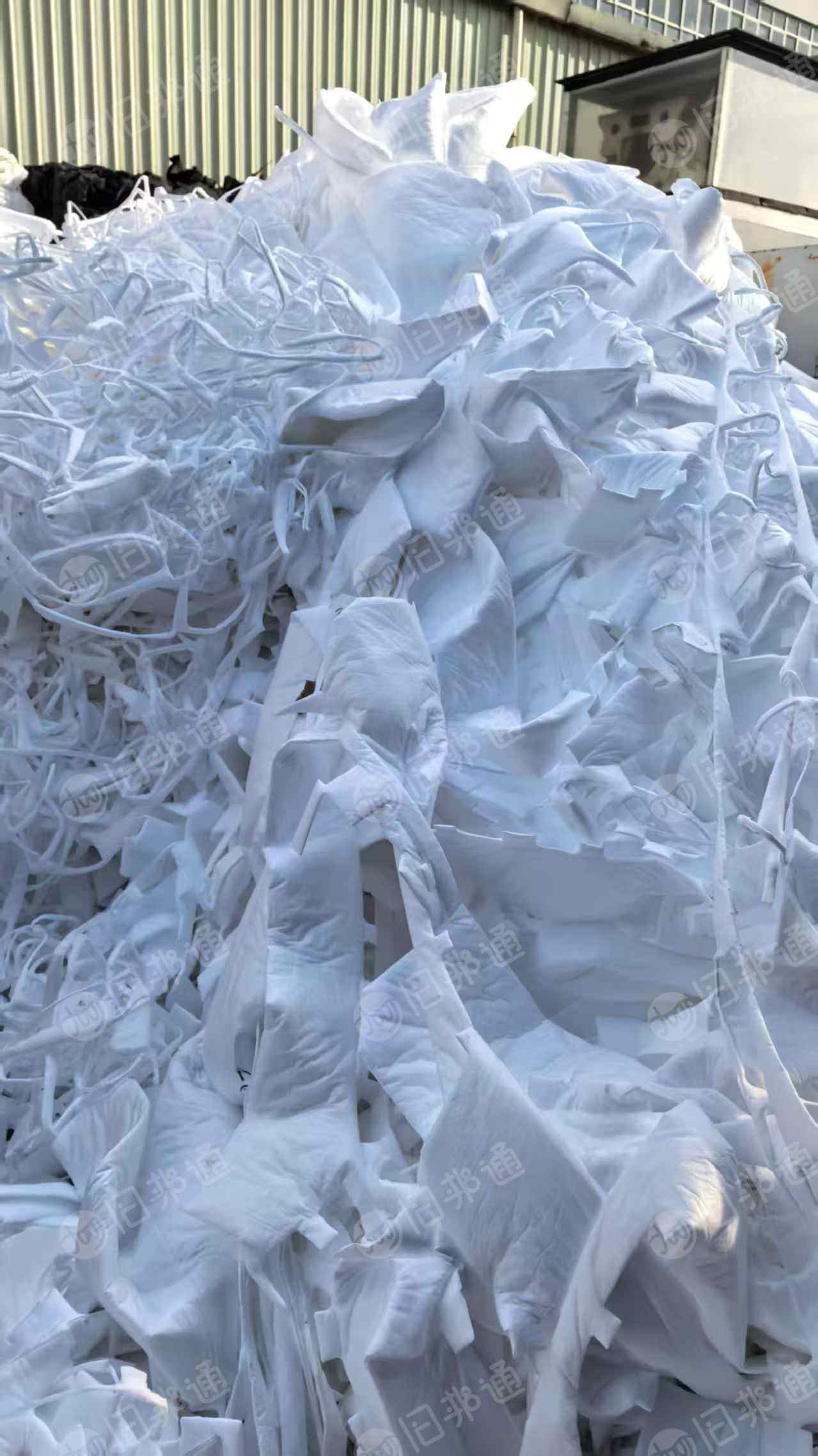 长期出售白色PP双组份隔音棉，隔音棉下脚料，丙纶料，可以造粒用，月供六七十吨，货在广东广州