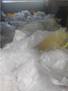 长期出售PE机头料，高压低压混在一起，少部分带颜色，月供二十多吨