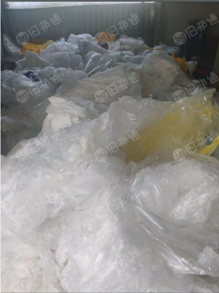 长期出售PE机头料，高压低压混在一起，少部分带颜色，月供二十多吨