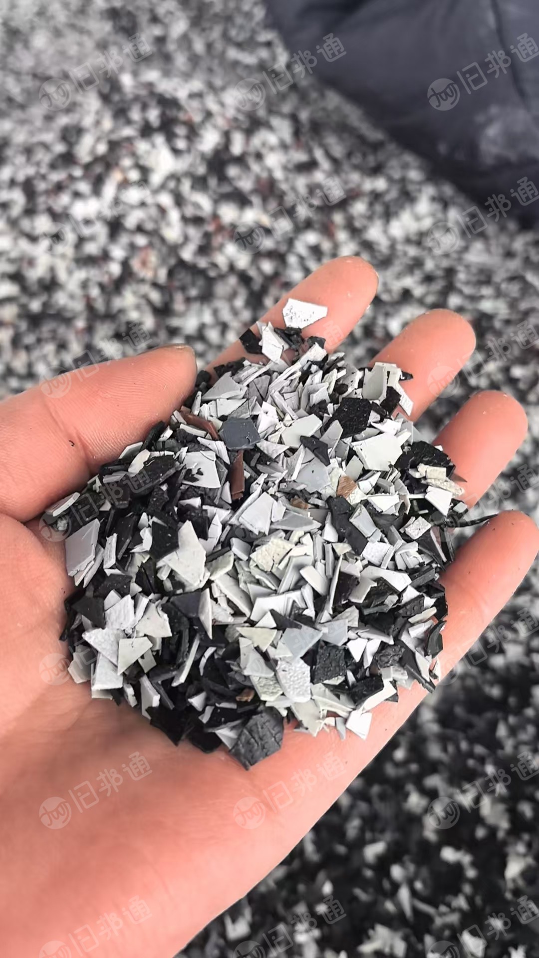 长期出售软PVC内饰破碎料，温度100度左右
