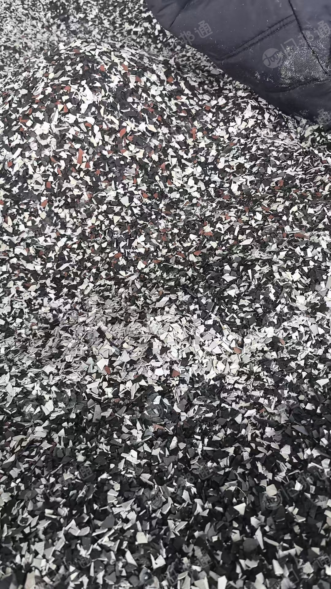 长期出售软PVC内饰破碎料，温度100度左右