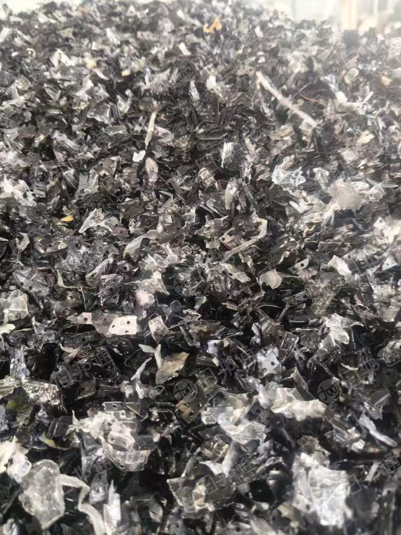 长期出售pc电子载带破碎料，含少量pet，现货50-60吨