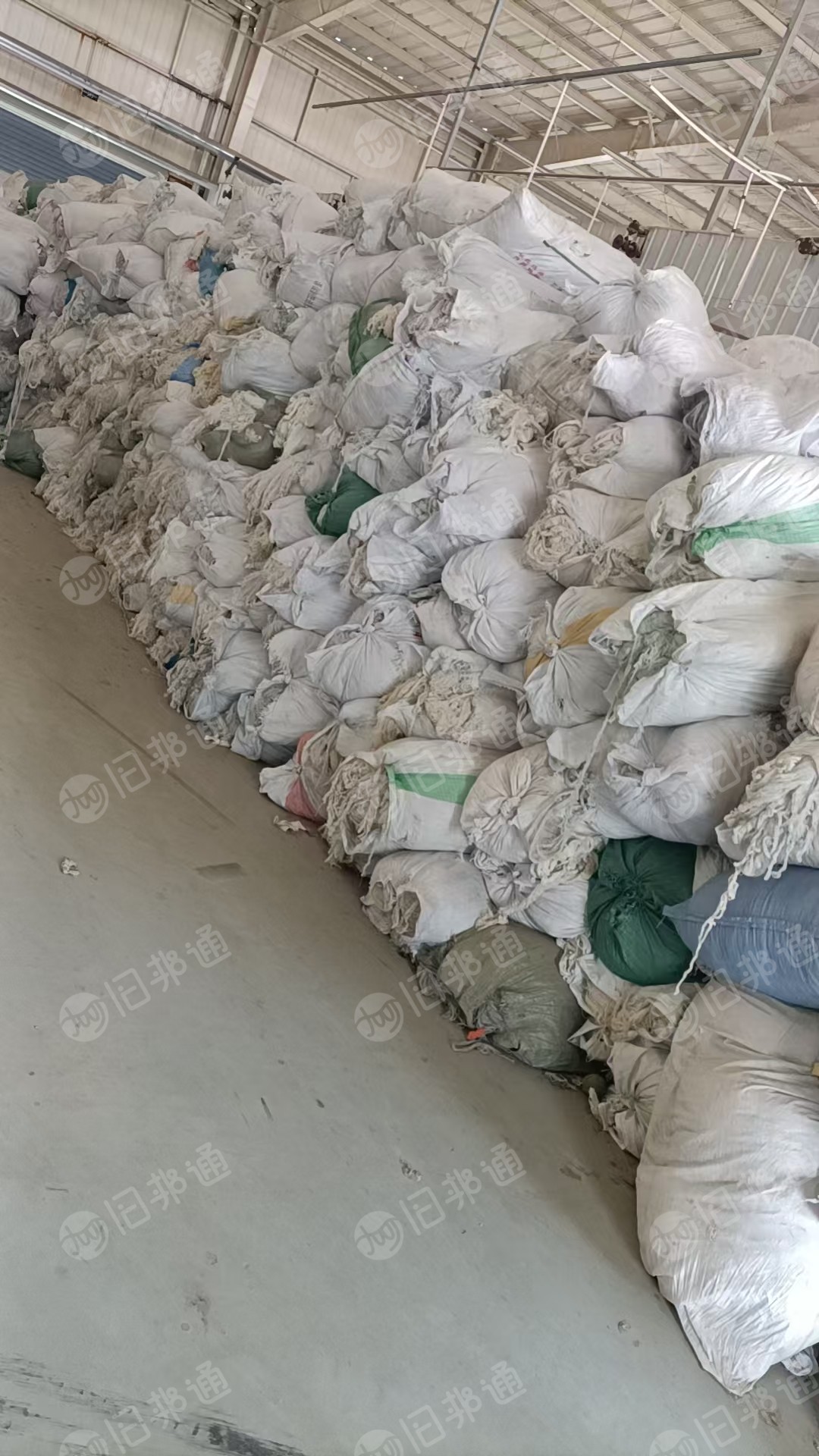 长期出售褪色牛仔废布，牛仔褪色布，有分不同含棉量的，月供五六百吨，厂在四川成都