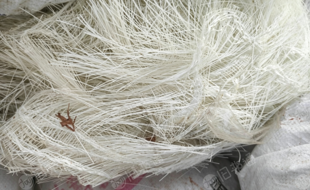 长期出售白色涤纶废丝，涤纶长丝，涤纶短丝，月供70吨左右，在河北沧州