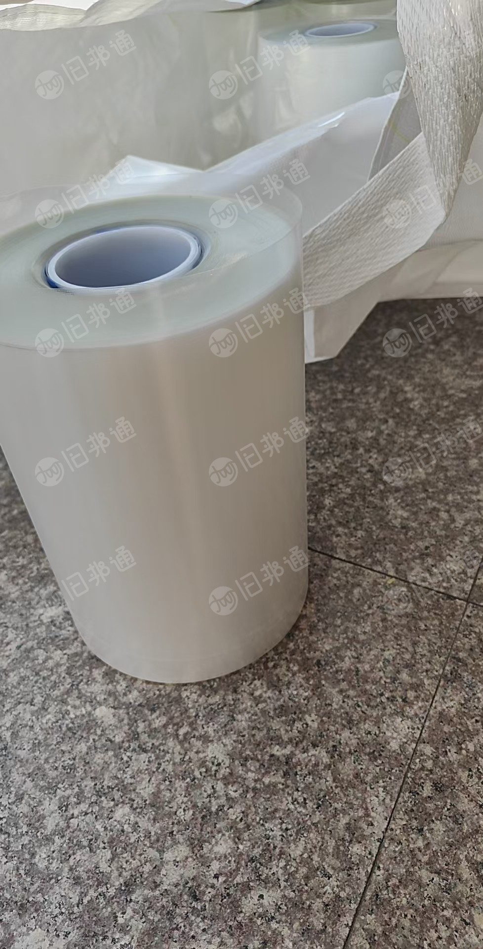 出售pet复合卷膜毛料,不含胶,单层的,可以做扫把丝,现货70吨