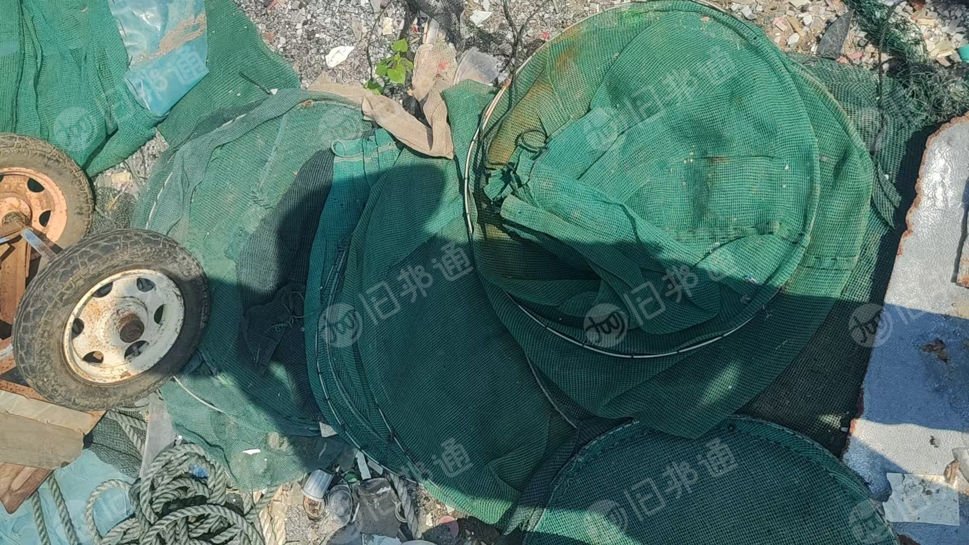 出售pe渔网废料,螃蟹塘里拉上来的,现货80吨左右