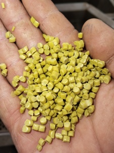 本公司常年供应棉花打包膜颗粒，内膜颗粒，月供400吨