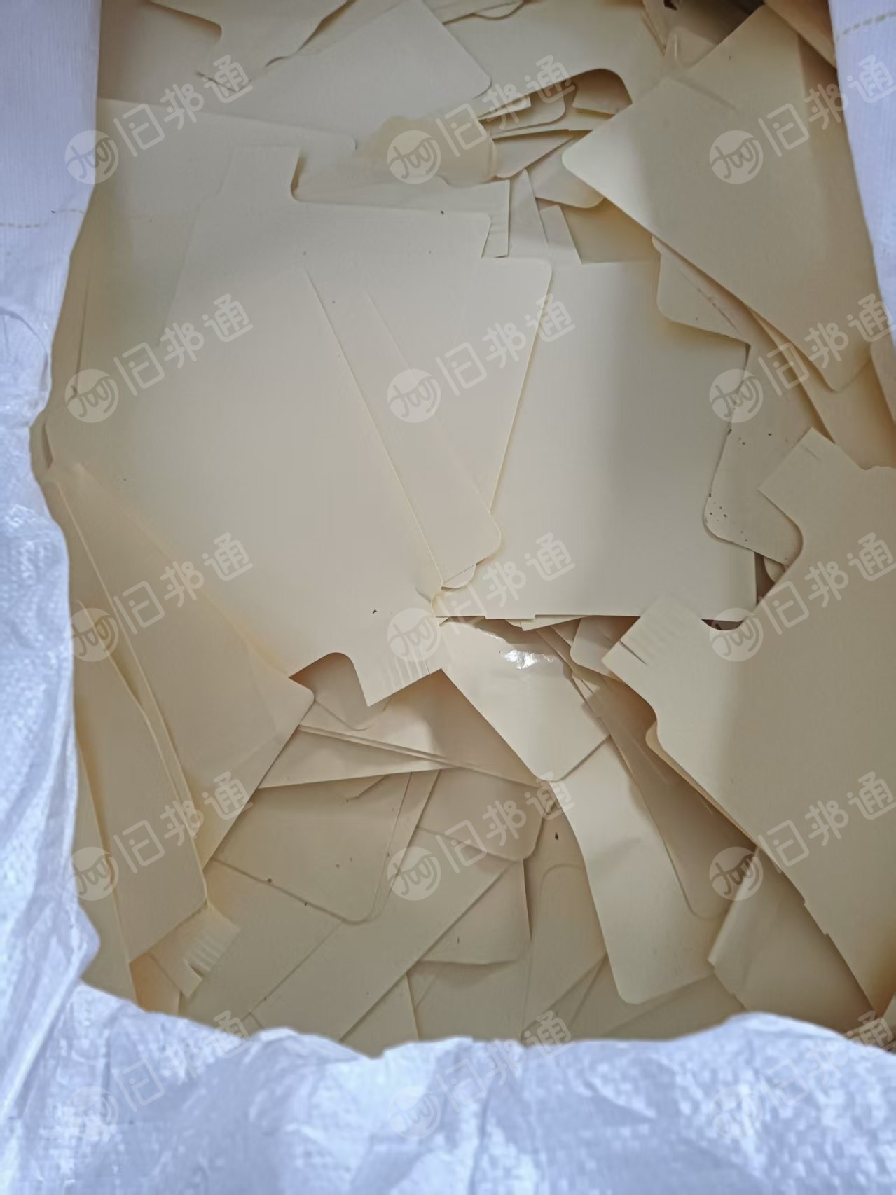 出售光伏厂下来的黄色淋膜纸,吨袋装