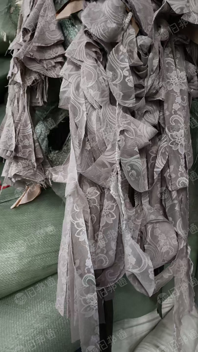 长期大量出售内衣边角料，泳装边角料，无缝，花边，中泳等都有，货在广东汕头