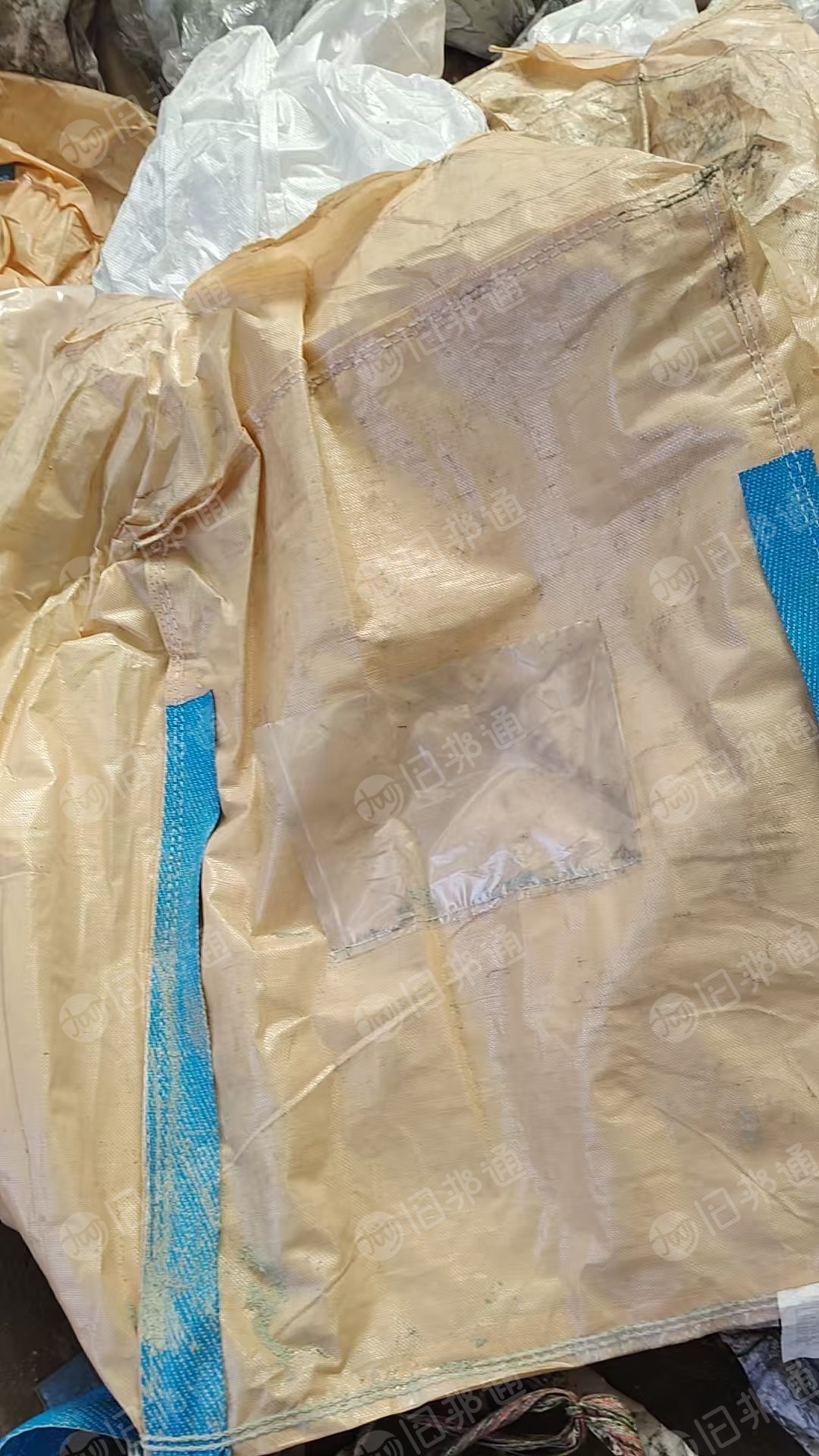 出售装电池粉吨包废料，白吨包内衬高压膜，装正极粉，黄吨包内衬铝塑膜，装负极粉
