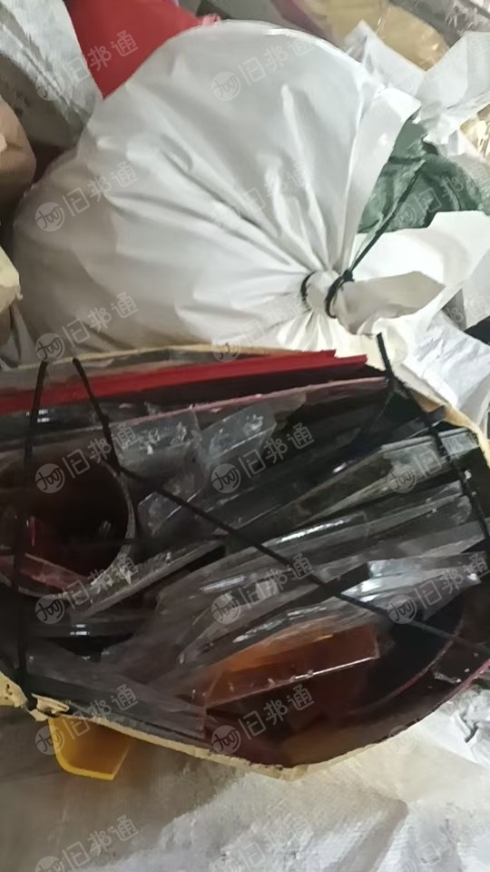 出售亚克力废料，现货七八吨