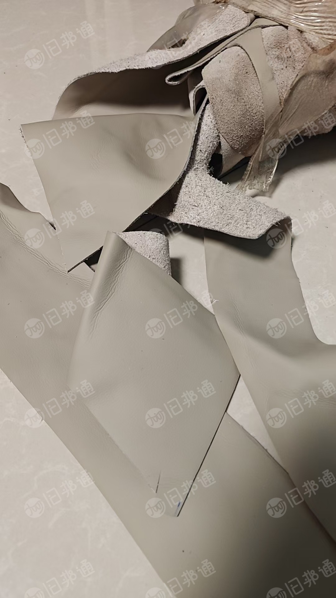 长期回收家居厂下来的皮革边角料，大块皮革，大点的做鞋垫 小点的做鞋舌和鞋后跟，厂在河北保定